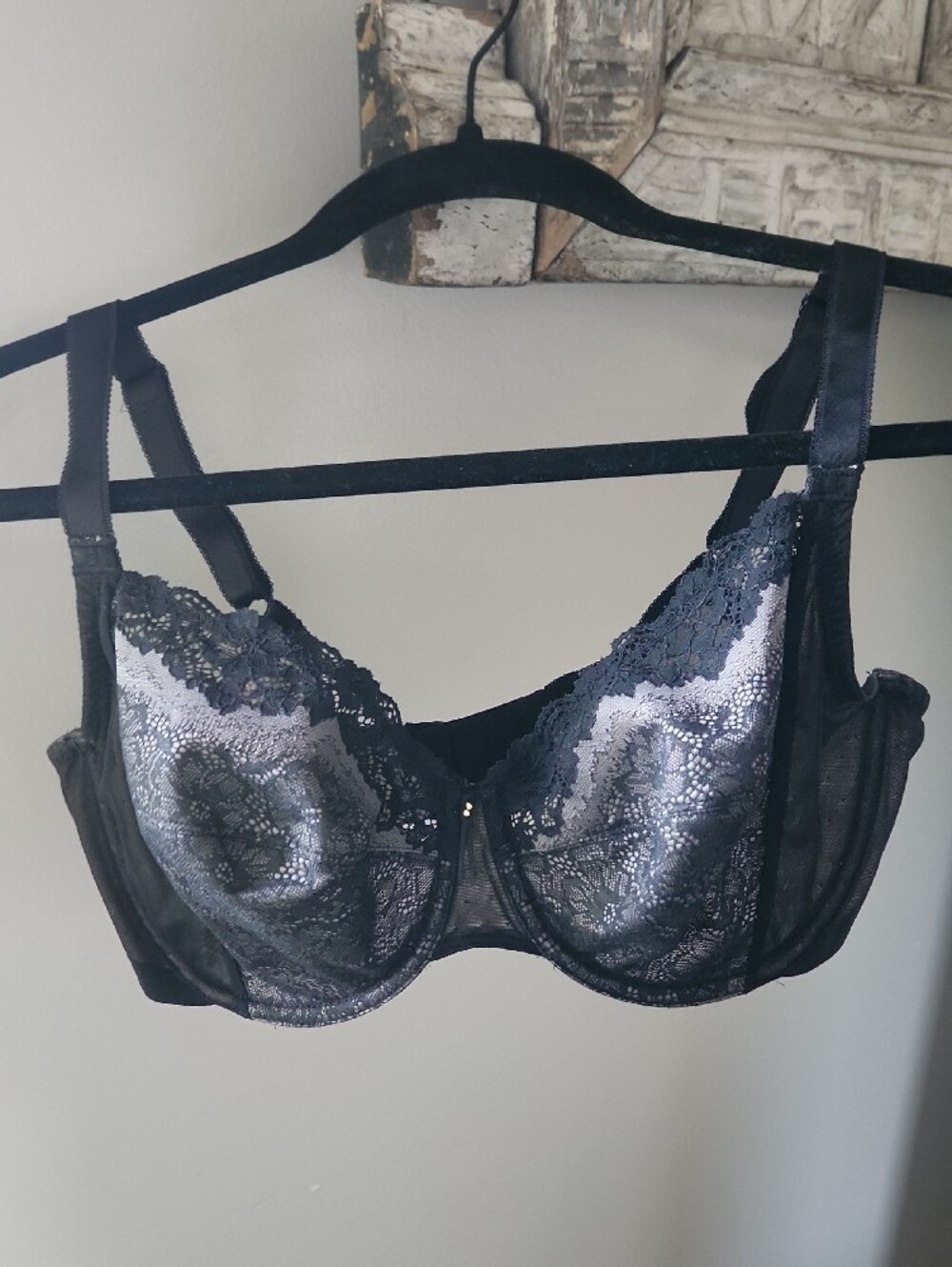 Like New Wacoal Black Lace Minimizer Underwire Bra 36DDD